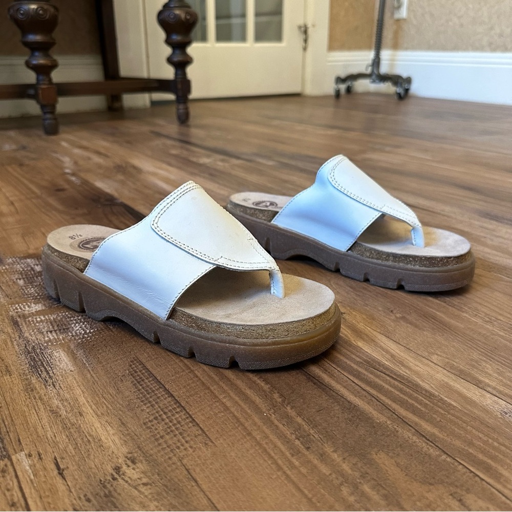 VTG Y2K 2000s White Faux Leather Platform Chunky Sandal Flip Flops